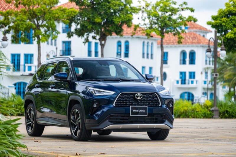 Ngoại thất xe Toyota Yaris Cross 2024 phiên bản xăng