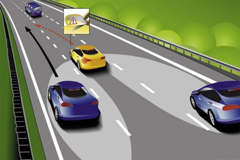 Người điều khiển xe máy cần bật xi nhan trái khi vào vòng xuyến