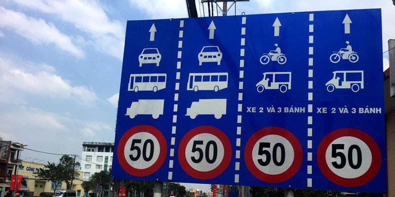 Người điều khiển xe máy cần tuân thủ quy định về tốc độ giới hạn trên đường bộ