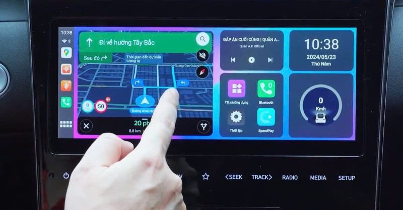 Người dùng trải nghiệm bản đồ Google Maps trên giao diện thông minh của Android Box
