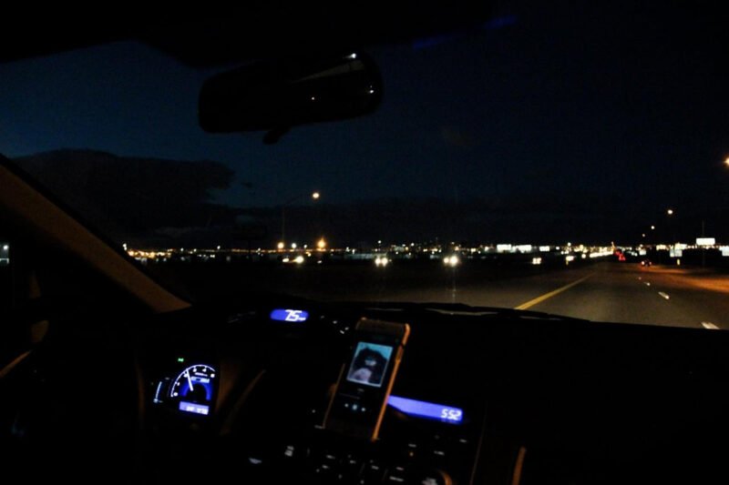 Hình Ảnh Ngồi Trên Xe Ô Tô Ban Đêm