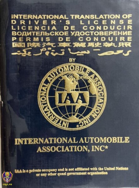 Người lái xe xuất trình giấy phép lái xe quốc tế IDP