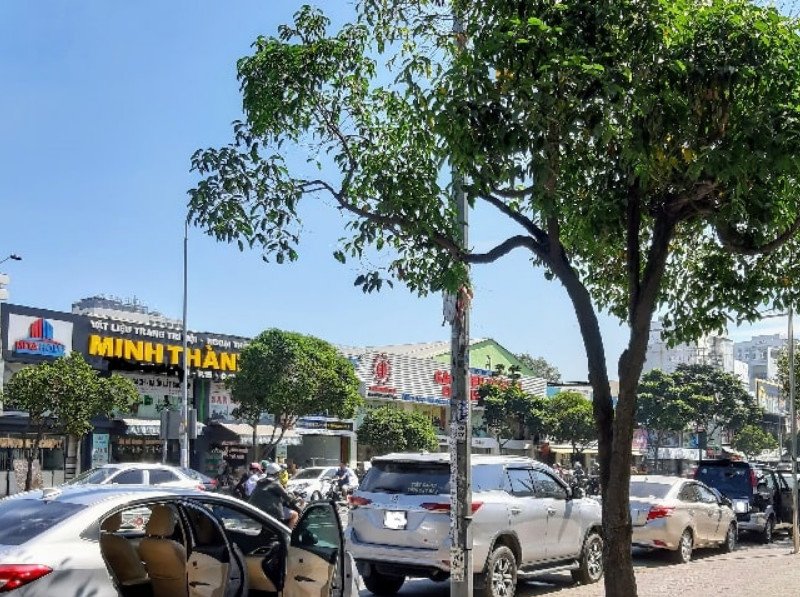 Nhân viên trông giữ xe chuyên nghiệp tại các bãi đỗ xe