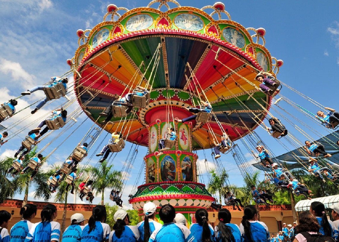 Nhiều trò chơi cảm giác mạnh thu hút giới trẻ tại khu giải trí Đại Nam