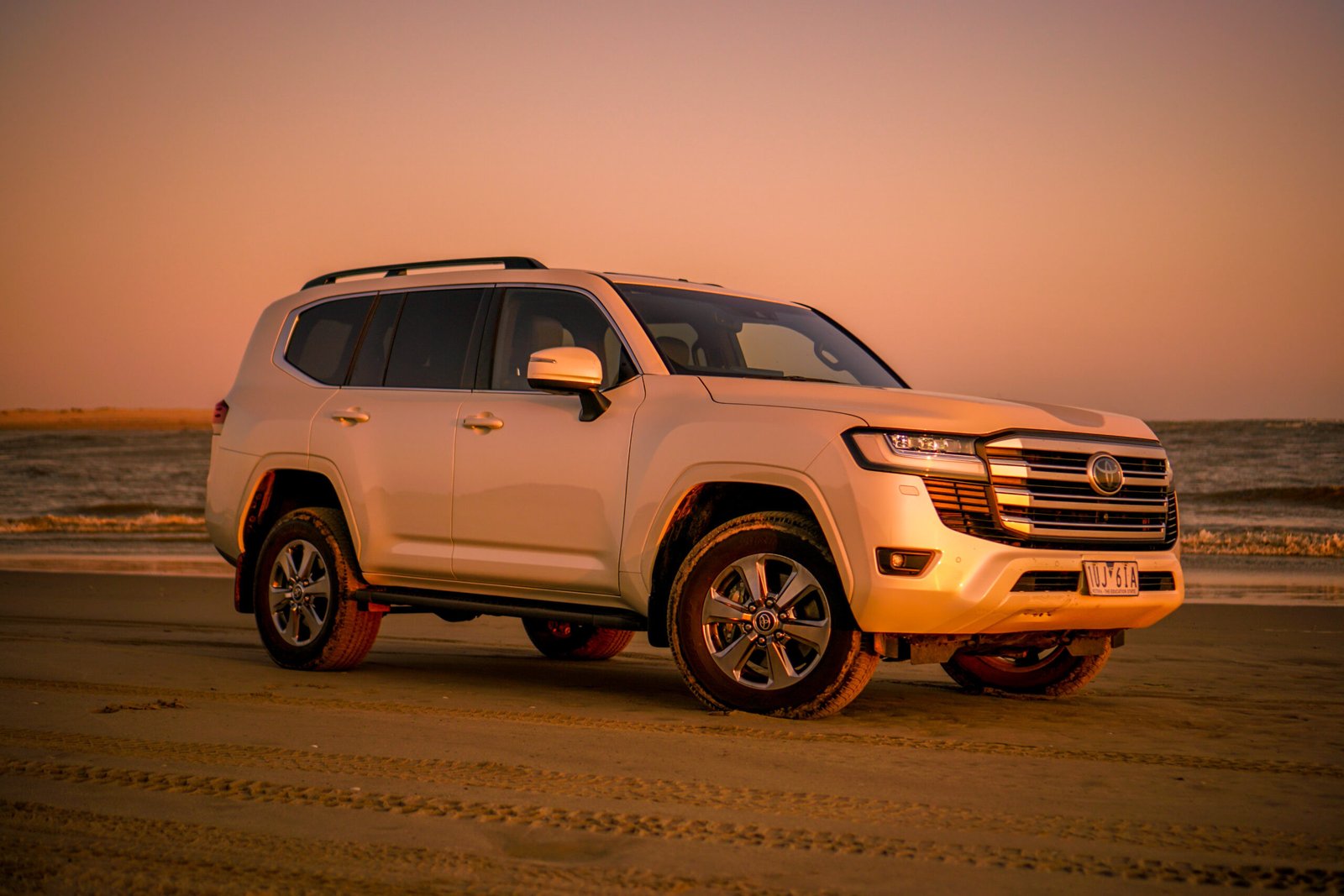 Nội thất hiện đại và rộng rãi của Land Cruiser