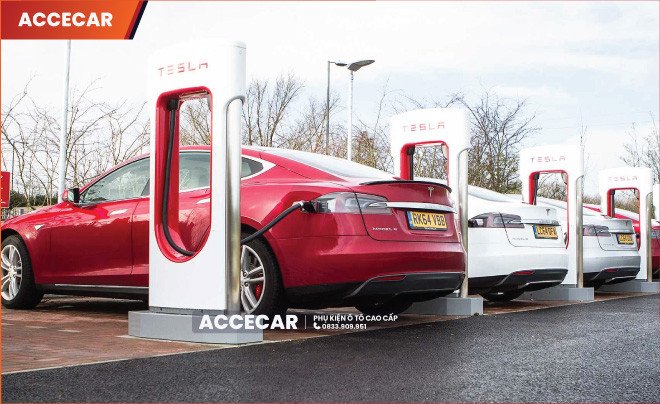 Nội thất hiện đại và tối giản của một chiếc xe điện Tesla