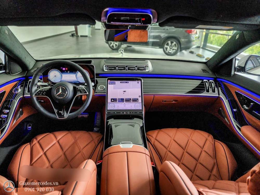 Nội thất khoang sau rộng rãi và tiện nghi của S450 Maybach