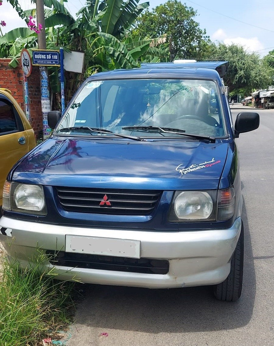 Nội thất rộng rãi của một mẫu xe 7 chỗ đời cũ với khả năng gấp hàng ghế linh hoạt