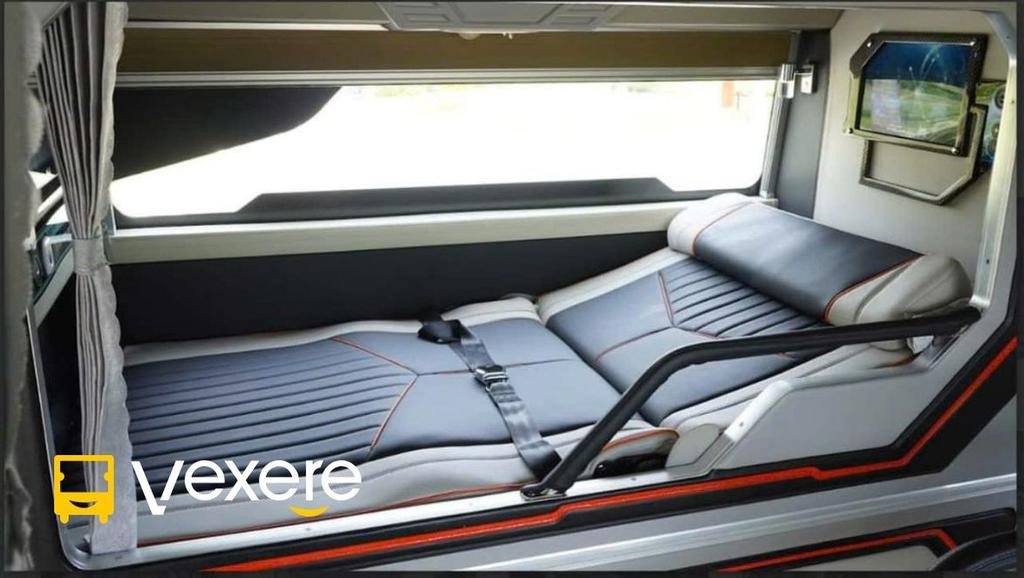 Nội thất sang trọng của xe Limousine giường phòng 24 chỗ với các khoang nghỉ riêng tư
