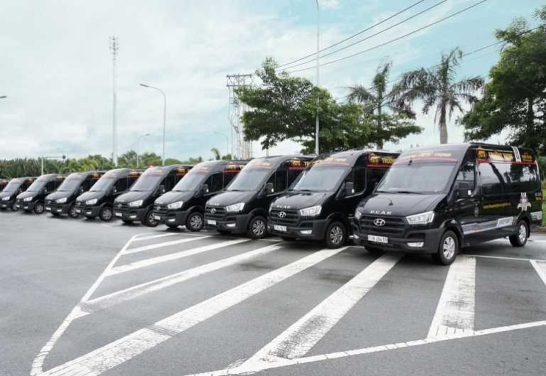 Nội thất sang trọng của xe limousine phục vụ tuyến Hà Nội Tuyên Quang