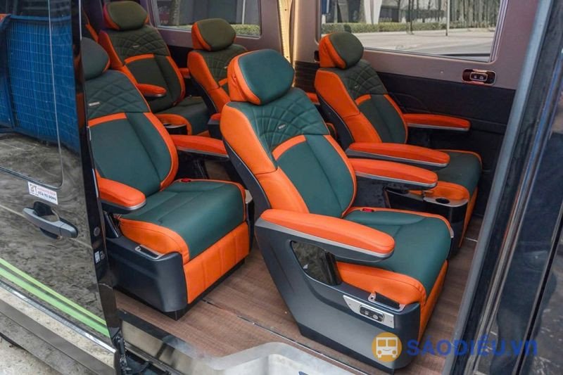 Nội thất sang trọng của xe Limousine phục vụ tuyến Móng Cái - Hà Nội