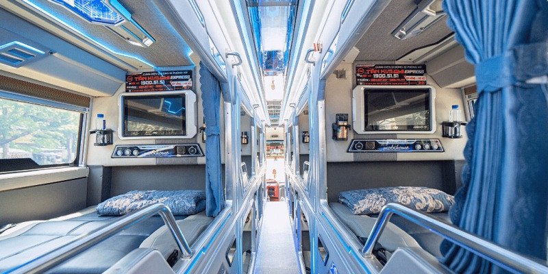 Nội thất sang trọng và sạch sẽ của một chiếc xe giường nằm limousine cao cấp