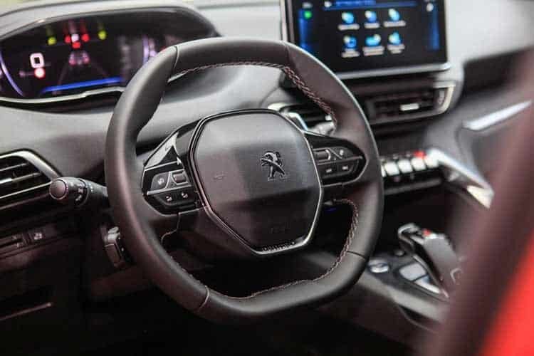 Nội thất và bảng điều khiển của Peugeot 3008 GT