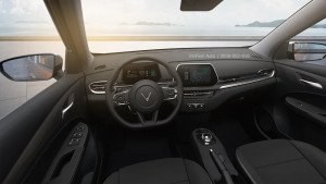 Nội thất xe điện VinFast VF5 với màn hình giải trí trung tâm lớn và thiết kế tối giản