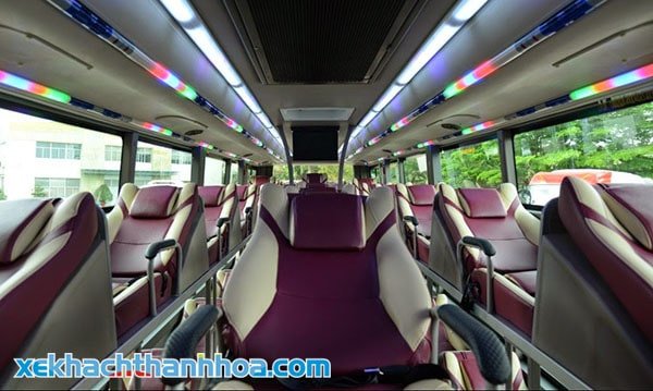 Nội thất xe khách Hùng Cường với ghế giường nằm thoải mái