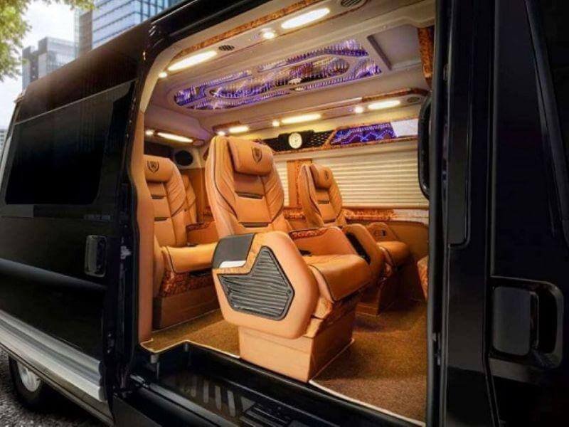 Nội thất xe limousine Thanh Hóa Hà Nội sang trọng với ghế ngồi riêng biệt