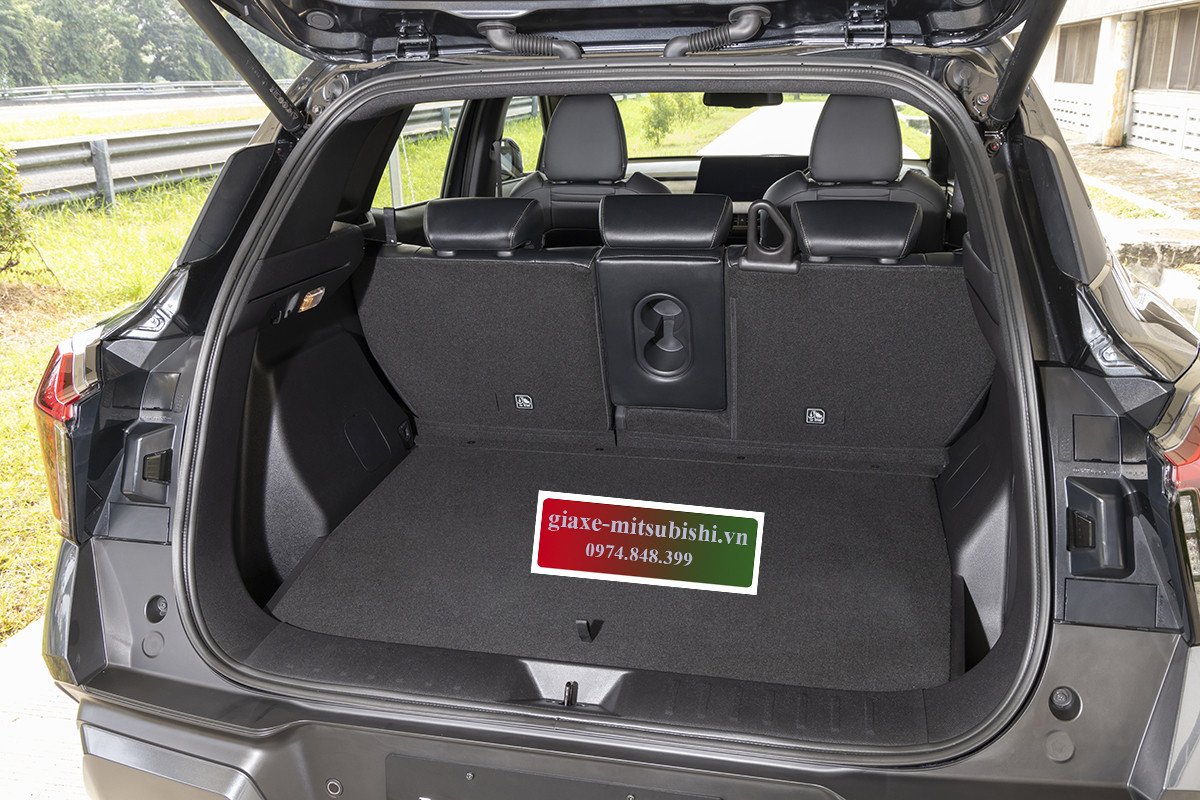 Nội thất xe Mitsubishi Xforce Premium với các chi tiết tiện nghi hiện đại