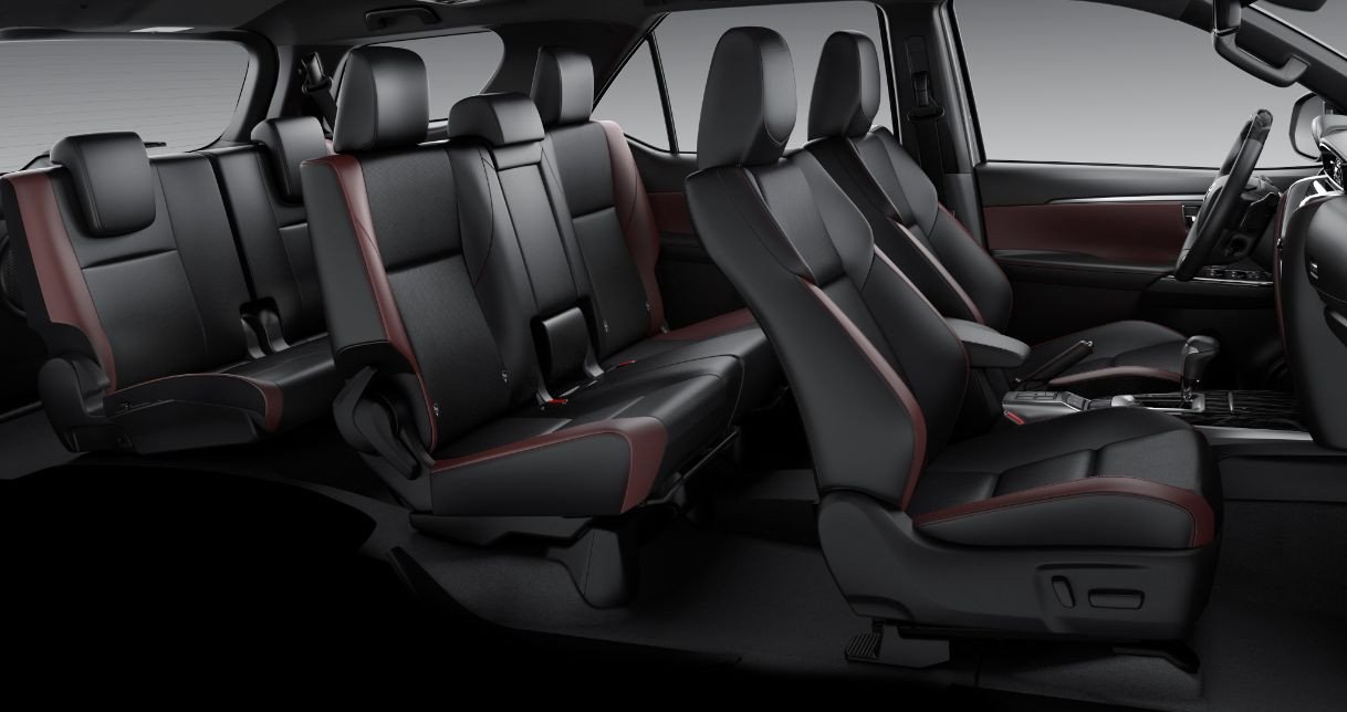 Nội thất xe Toyota Fortuner với không gian rộng rãi ảnh hưởng từ chiều dài cơ sở