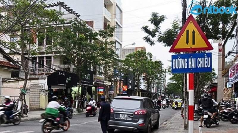 Phân biệt biển báo nguy hiểm