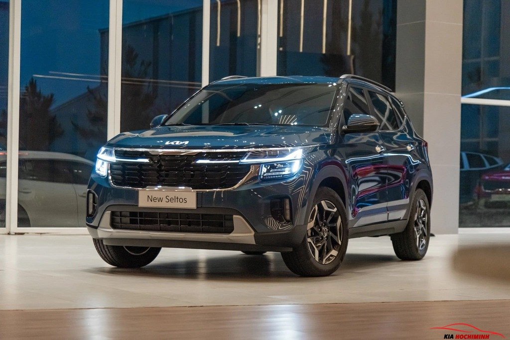 Phần đầu xe Kia Seltos với lưới tản nhiệt sắc sảo