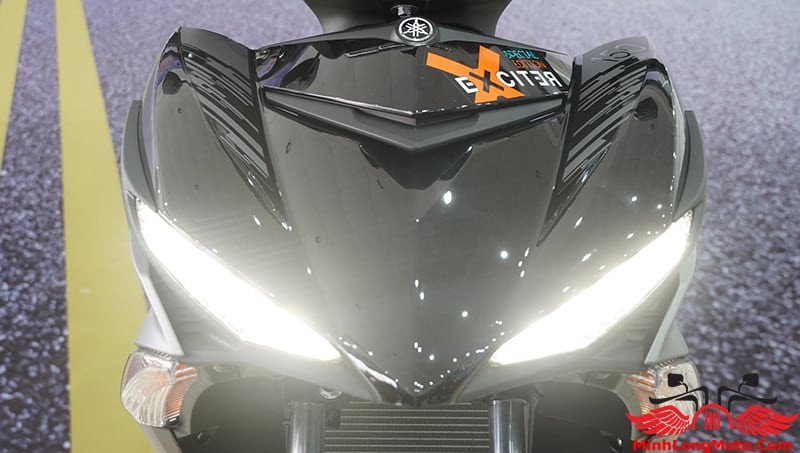 Phần đầu xe với thiết kế đèn LED sắc sảo