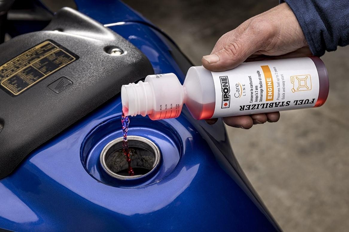 Phụ gia xăng xe máy là sản phẩm hỗ trợ chăm sóc xe hữu ích nhưng không hoàn toàn thiết yếu