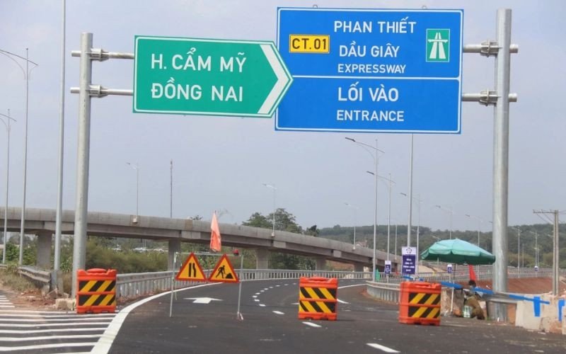 Phương tiện lưu thông đúng làn đường trên cao tốc