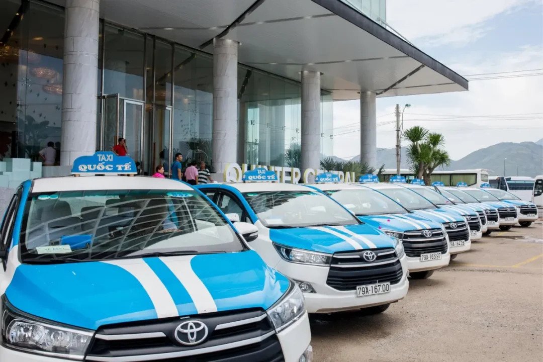 Phương tiện taxi di chuyển tại Nha Trang
