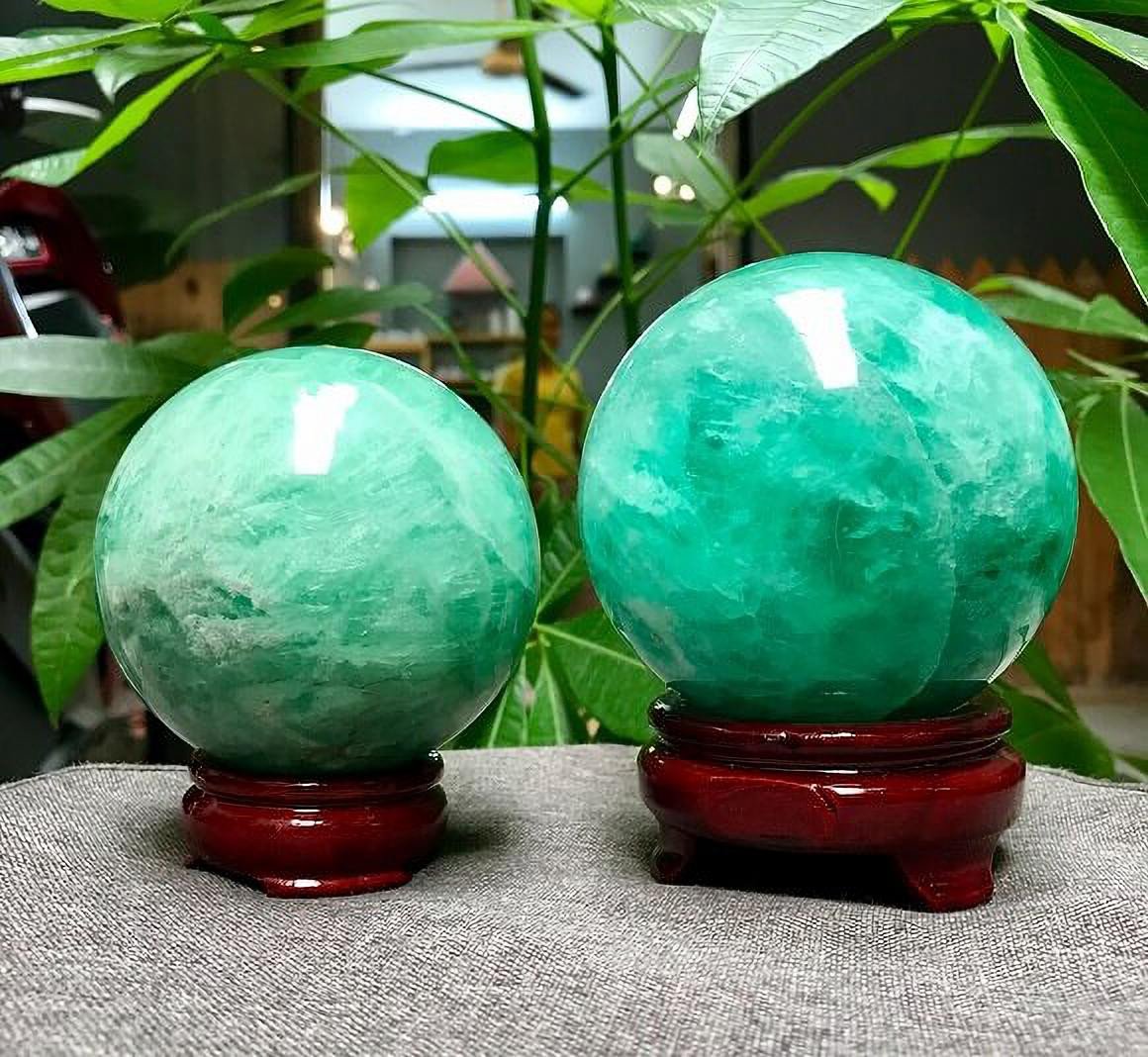 Quả cầu đá phong thủy màu xanh