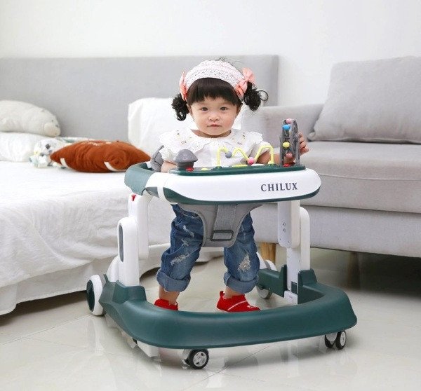Quá phụ thuộc vào xe tập đi có thể ảnh hưởng đến khả năng giữ thăng bằng tự nhiên của trẻ