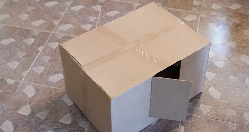 Quá trình tạo hình thân xe và cửa sổ từ bìa carton