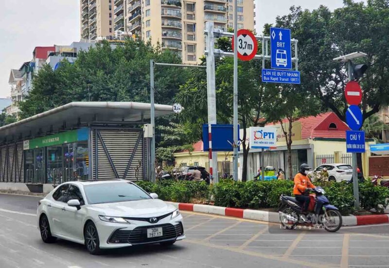 Quy định phạt đi vào làn BRT xe máy