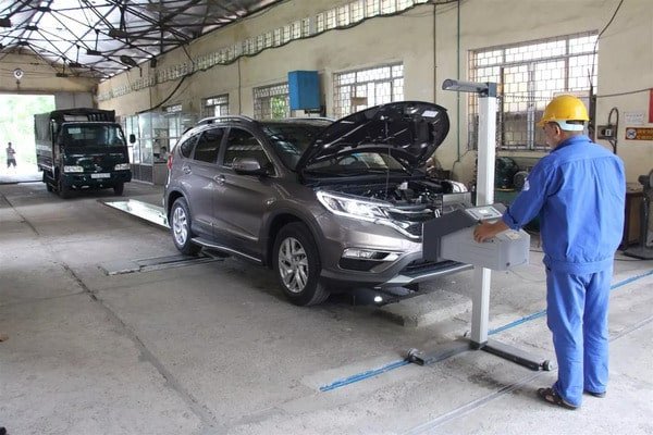 Quy định về thời hạn và mức phí kiểm định lại xe ô tô 7 chỗ