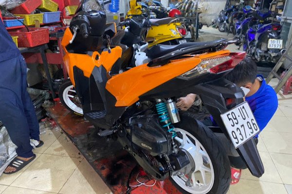 Quy trình chuẩn bị bề mặt nhựa trước khi sơn nhám, làm mờ bề mặt.