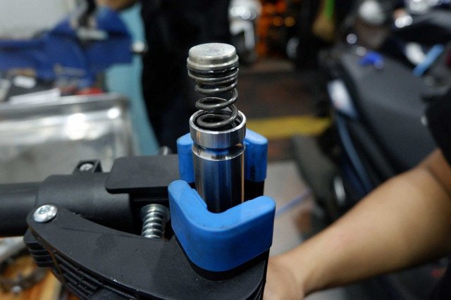 Quy trình kiểm tra và bảo dưỡng phuộc nhún xe máy