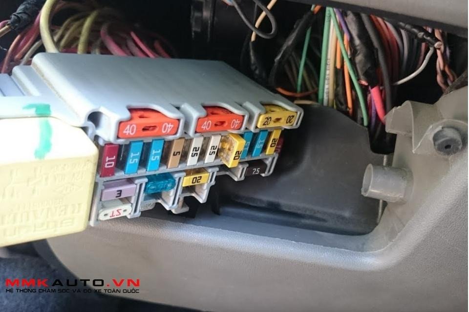 Quy trình kiểm tra và thay thế cầu chì ô tô