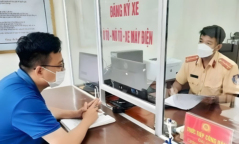 Quy trình làm lại giấy tờ xe máy trực tiếp tại cơ quan chức năng