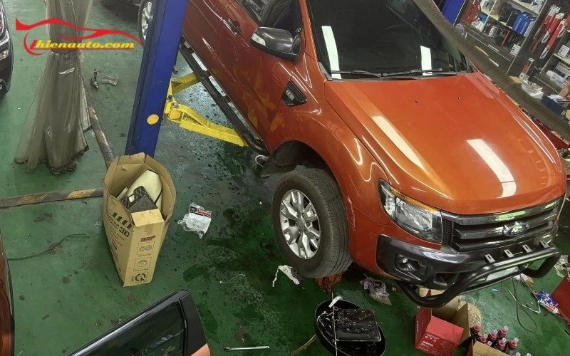 Quy trình thay dầu động cơ xe Ford Ranger 2.2L