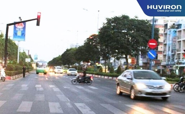 Quy trình xử phạt ô tô khi bị camera ghi nhận lỗi vượt đèn đỏ