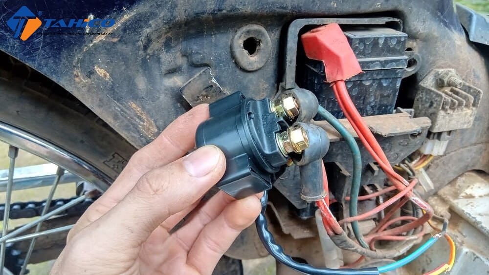 Rơ le đề xe máy bị lỗi