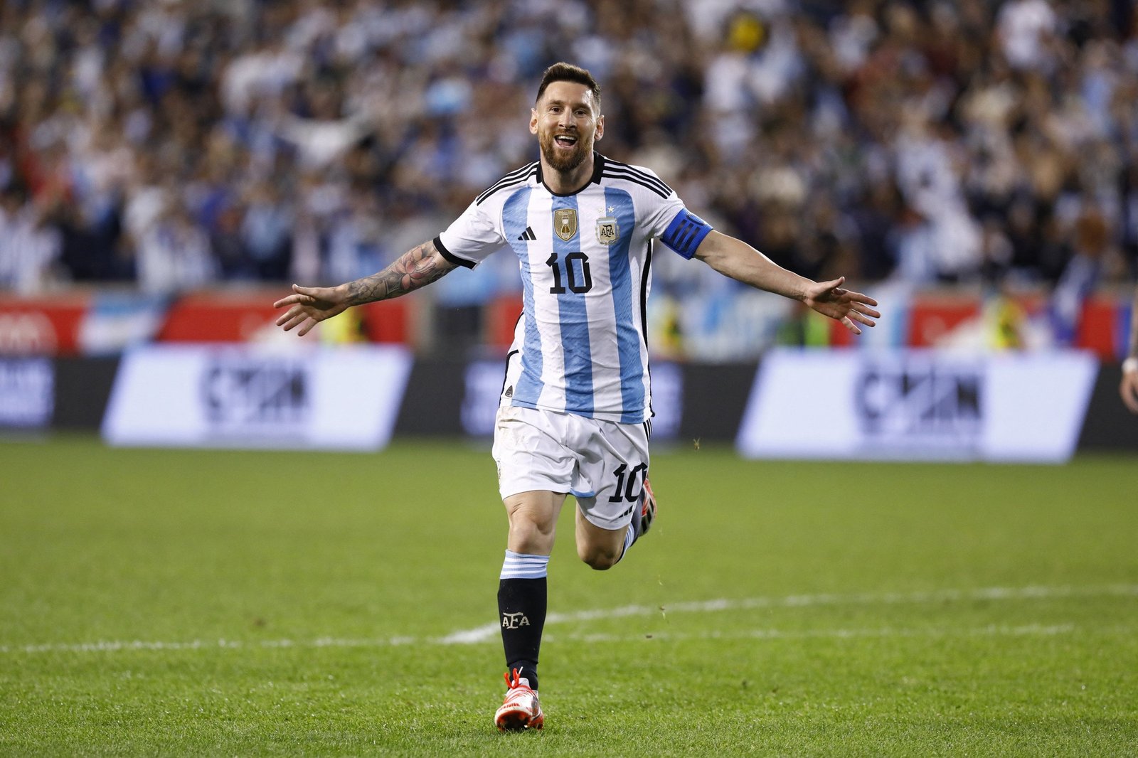 Siêu sao bóng đá Lionel Messi với quyết tâm cao trong trận đấu