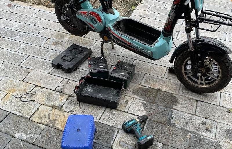 Sơ đồ minh họa cách đấu nối các bình ắc quy xe điện một cách chắc chắn