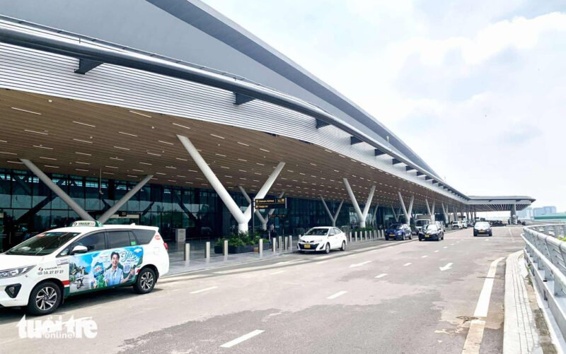 Sơ đồ tổng quan khu vực nhà ga T3 Tân Sơn Nhất với các lối vào và bãi đỗ xe