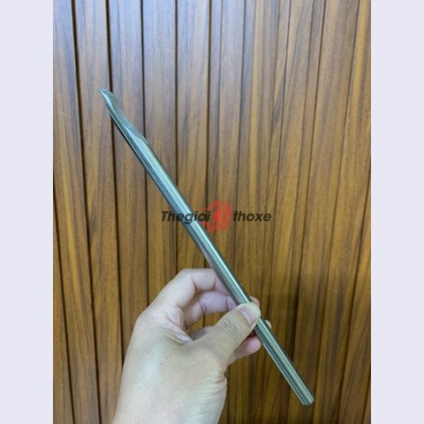 So sánh các loại móc lốp xe máy khác nhau về độ bền và tính an toàn