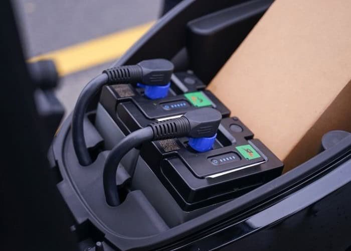 So sánh các loại sạc xe máy điện