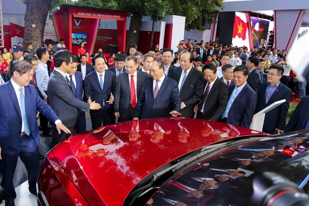 So sánh chi phí giữa xe xăng và xe điện