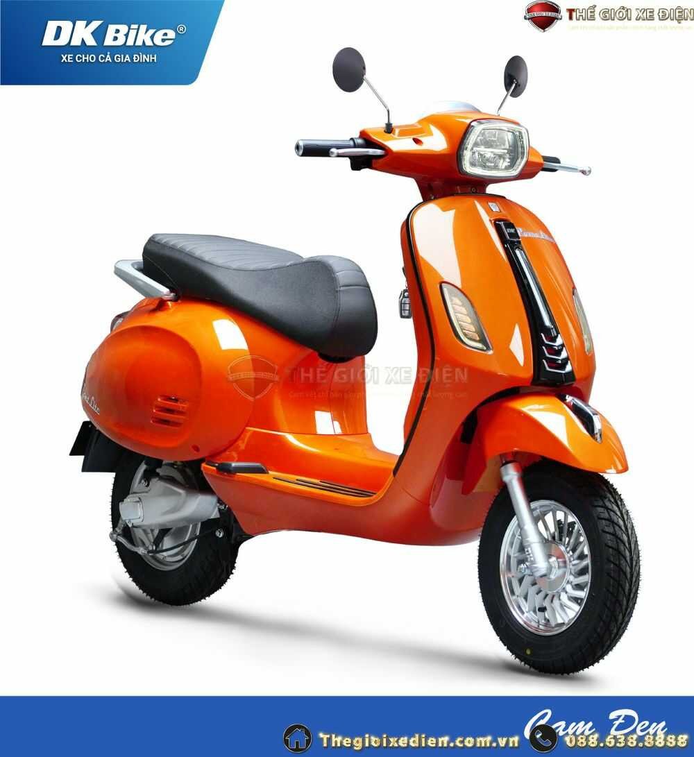 So sánh hai phiên bản xe điện DK Roma Lite với thiết kế đèn tròn và đèn vuông khác biệt