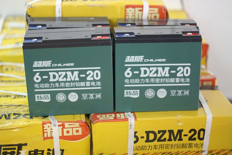 So sánh kích thước và trọng lượng giữa bộ ắc quy và pin Lithium cho xe điện