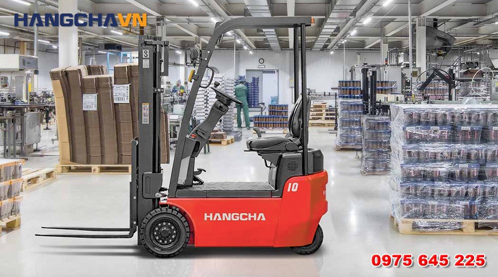 So sánh trực quan về kích thước và tính linh hoạt của xe nâng điện 1 tấn trong không gian kho bãi