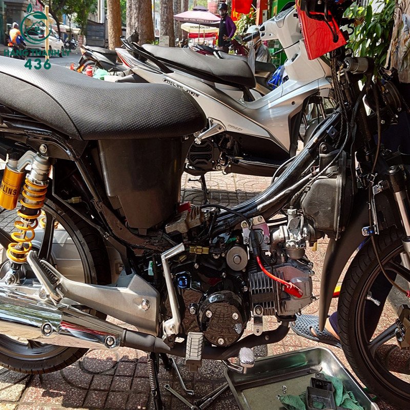 Sự đa dạng về linh kiện tại các cửa hàng bán phụ tùng xe máy cũ